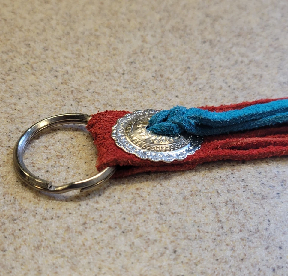复古 Western Concho 吊坠麂皮绒皮革 10 英寸长条纹流苏钥匙扣 — 第 3/4 张图片