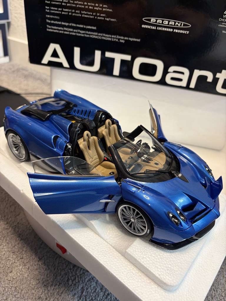 オートアート1/18 Pagani Huayra 1/18 AUTOart Pagani Huayra (Metallic Bronze) Diecast Car Model