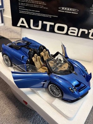 AUTOart 1:18 Pagani Huayra Roadster Blu Tricolore Carbon Fiber