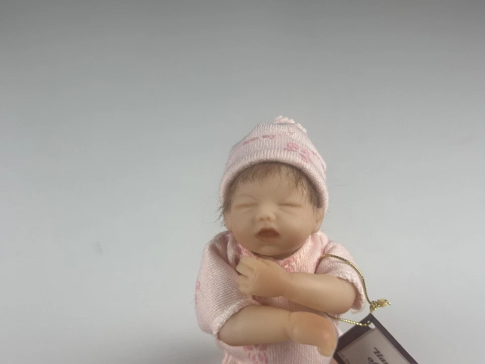 The Ashton Drake Galleries Vinyl Puppe "Handful of Love" 19 cm. Top Zustand - Bild 3 von 4