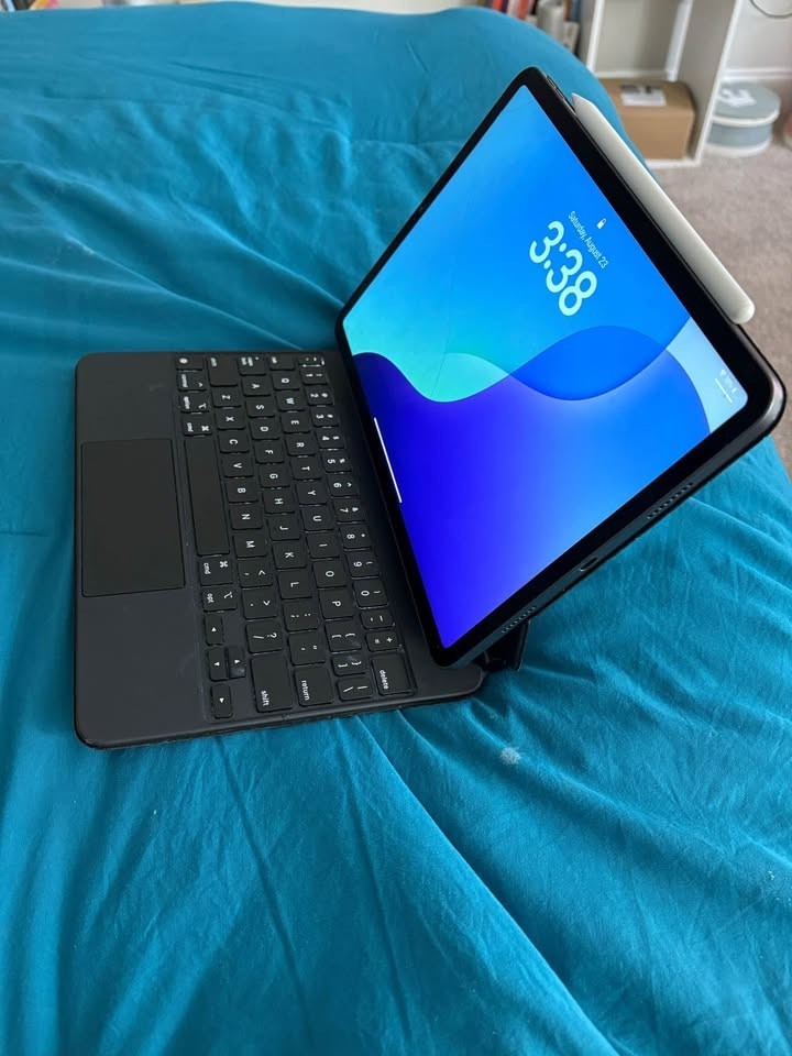 iPad Pro 11-inch with Magic Keyboard and Apple Pencil-image