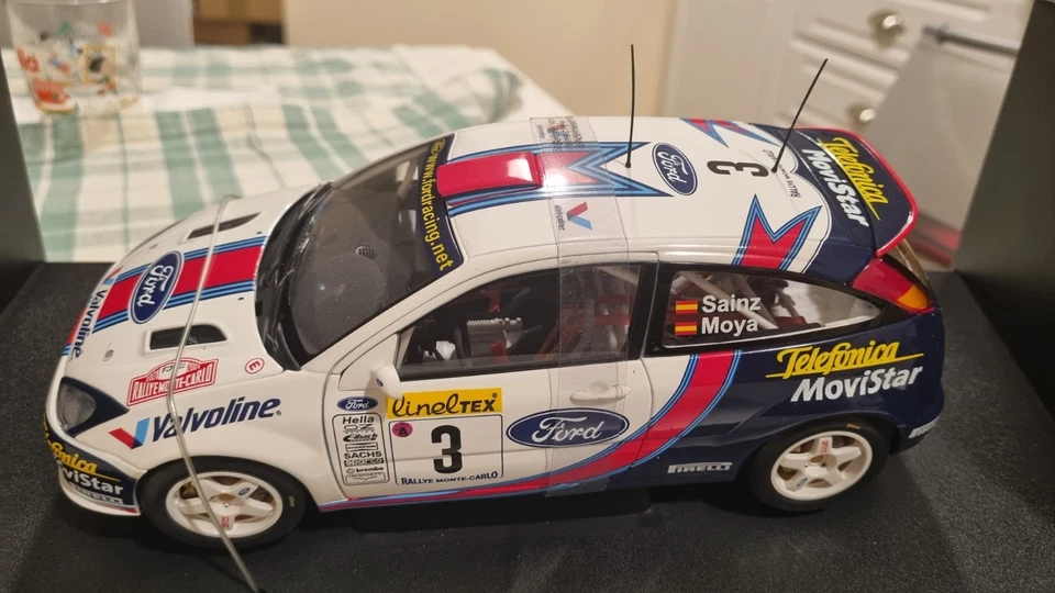 Ford focus RS WRC 2001 Carlos Sainz-Luis Moya, AUTOart 1:18 - Immagine 2 di 4