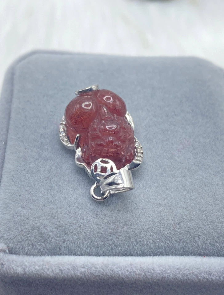 Colgante Pixiu de piedras preciosas de fresa talladas a mano, plata enchapada en platino Foto 2 de 3