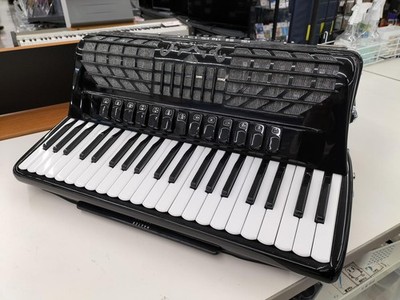 BUGARI 260CHC 120-Bass Piano Accordion 41-Key Cassotto w/ Case Tested Used
