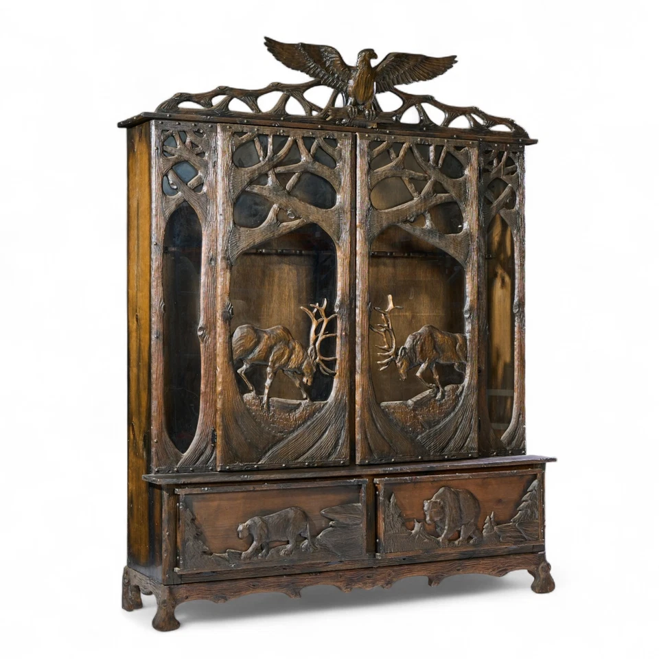 Antiguo gabinete para pistola de nogal de la Selva Negra Foto 2 de 4