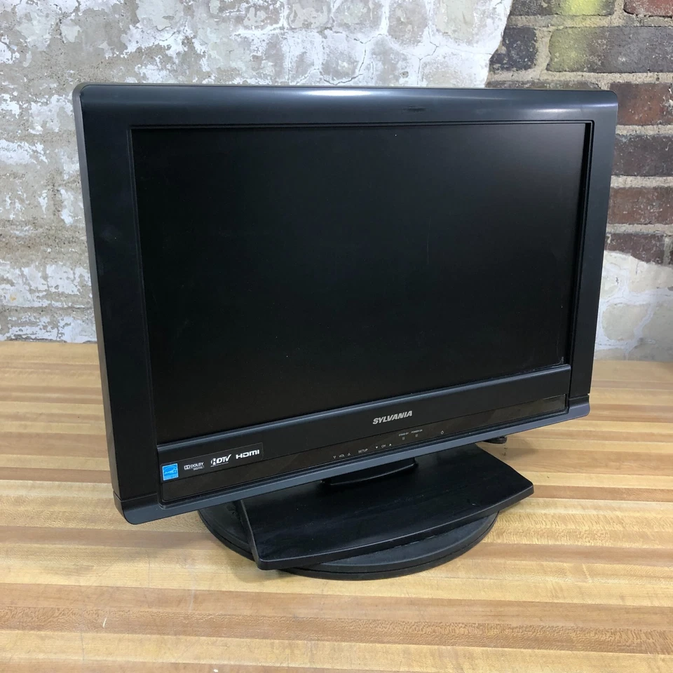 Sylvania LC195SLX 19" 720p HD LCD Television RGB/HDMI/VGA/RCA (RETRO GAMING) - Image 3 of 4