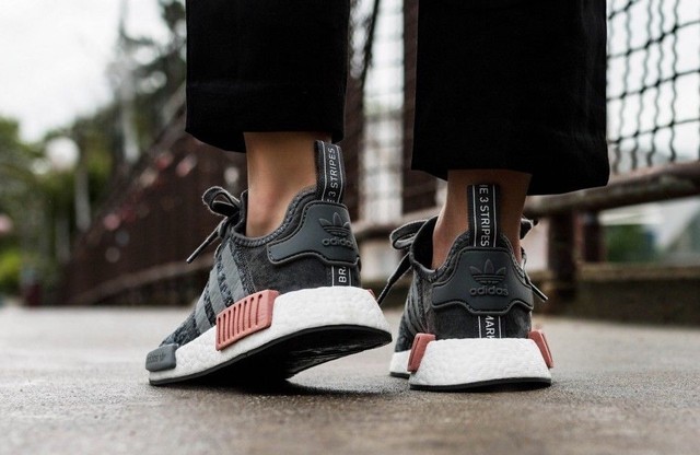 nmd r1 heather grey raw pink