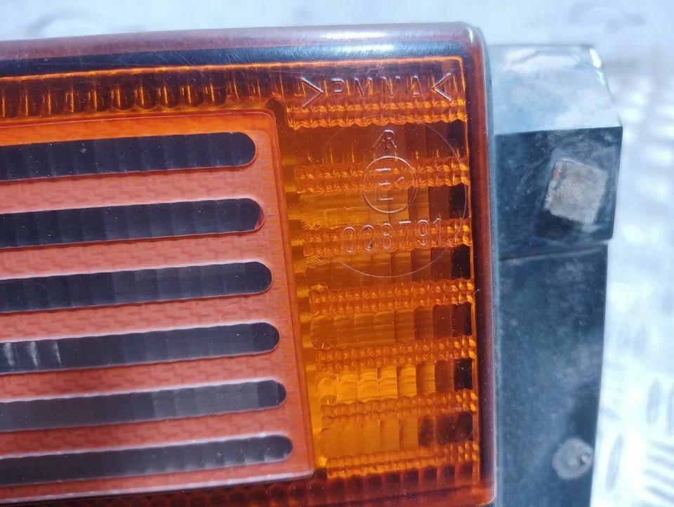 Volkswagen Vento 1993 Hinten links Rückleuchte Heckleuchte innen UST41173 — 第 2/4 张图片