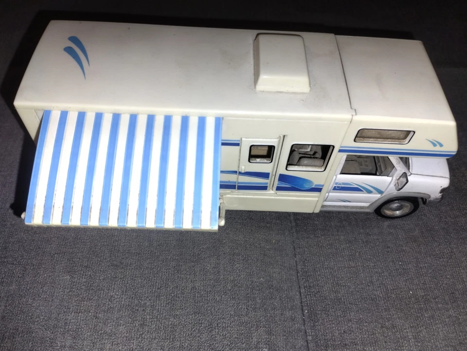 GMC Camper 1/43 Bianco - Immagine 4 di 4