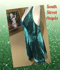 VINTAGE UNBRANDED EMERALD GREEN SATIN CHEMISE  SIZE LARGE