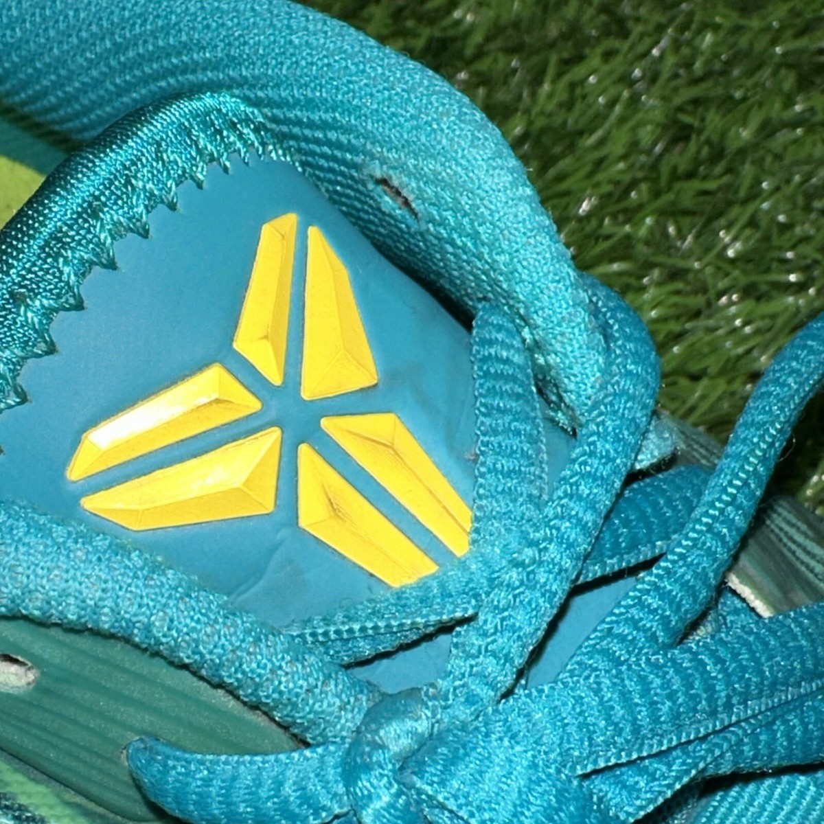 Size 6.5Y GS Nike KB Mentality 2 Kobe Green Yellow Bryant