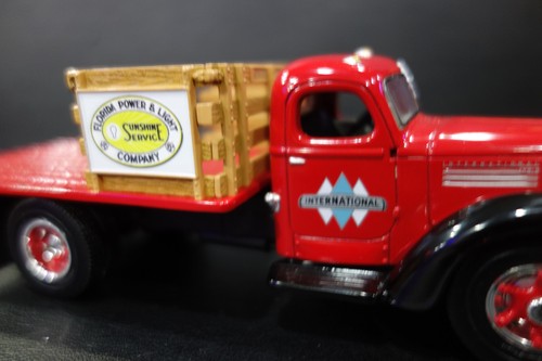 REDDY KILOWATT FLORIDA POWER 1ST GEAR STAKE TRUCK DIE CAST 1:34 Scale-RED - Picture 5 of 7