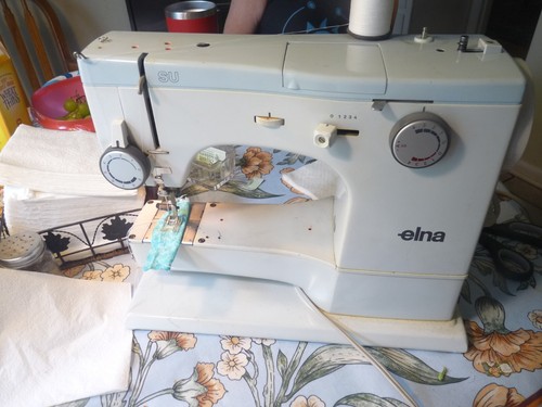 Elna Sewing Machine SU 62C w Pedal and 20 Stitch Pattern Cams Swiss Made