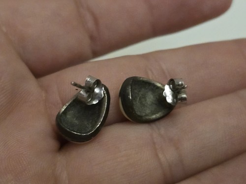 Women's Vintage Stud Earrings - Picture 3 of 3