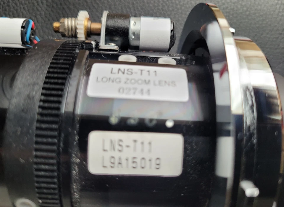 projector lens long zoom f69-109mm F2.1.2.5 Sanyo Compatible excellent condition - Image 3 of 4