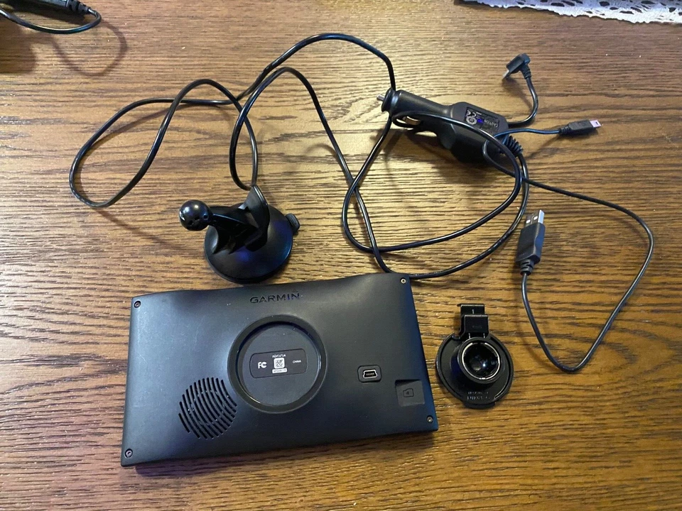 Garmin Nuvi 67LM 6-Inch GPS Bundle Free Shipping - Image 2 of 3