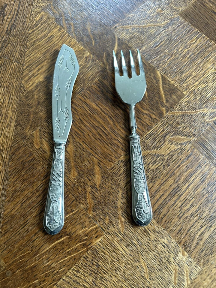 SWEDEN SWEDISH 800 SILVER ART NOUVEAU FISH SET FORK & KNIFE -  9.25" 200 GRAMS - Image 2 of 4