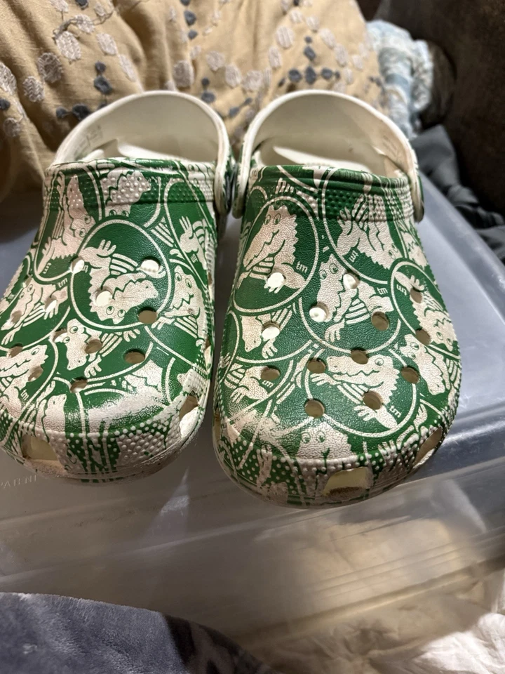 Estampado de cocodrilo blanco y verde Crocs J3 para niños pequeños Foto 4 de 4