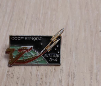 Soviet space program USSR Vostok 3-4 Kosmos badge