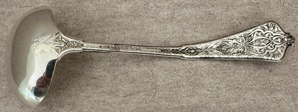 "CUCHARÓN DE SALSA TIFFANY PERSA ESTERLINA 6 3/4"" C. 1875" Foto 3 de 4