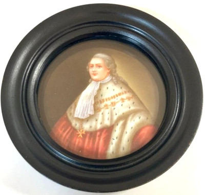 PORZELLAN-PORTRAIT KÖNIG LUDWIG XVI KÖNIGLICHER UMHANG MIT ORDENSKETTE 19.JHDT.