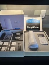 SimpliSafe Home Security System 11 pieces with accessories. NEW IN BOX