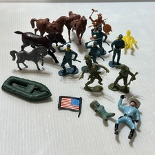 Vtg 1960 s Louis Marx Co. Soldiers Indians 2 Plastic Figures Toys Others