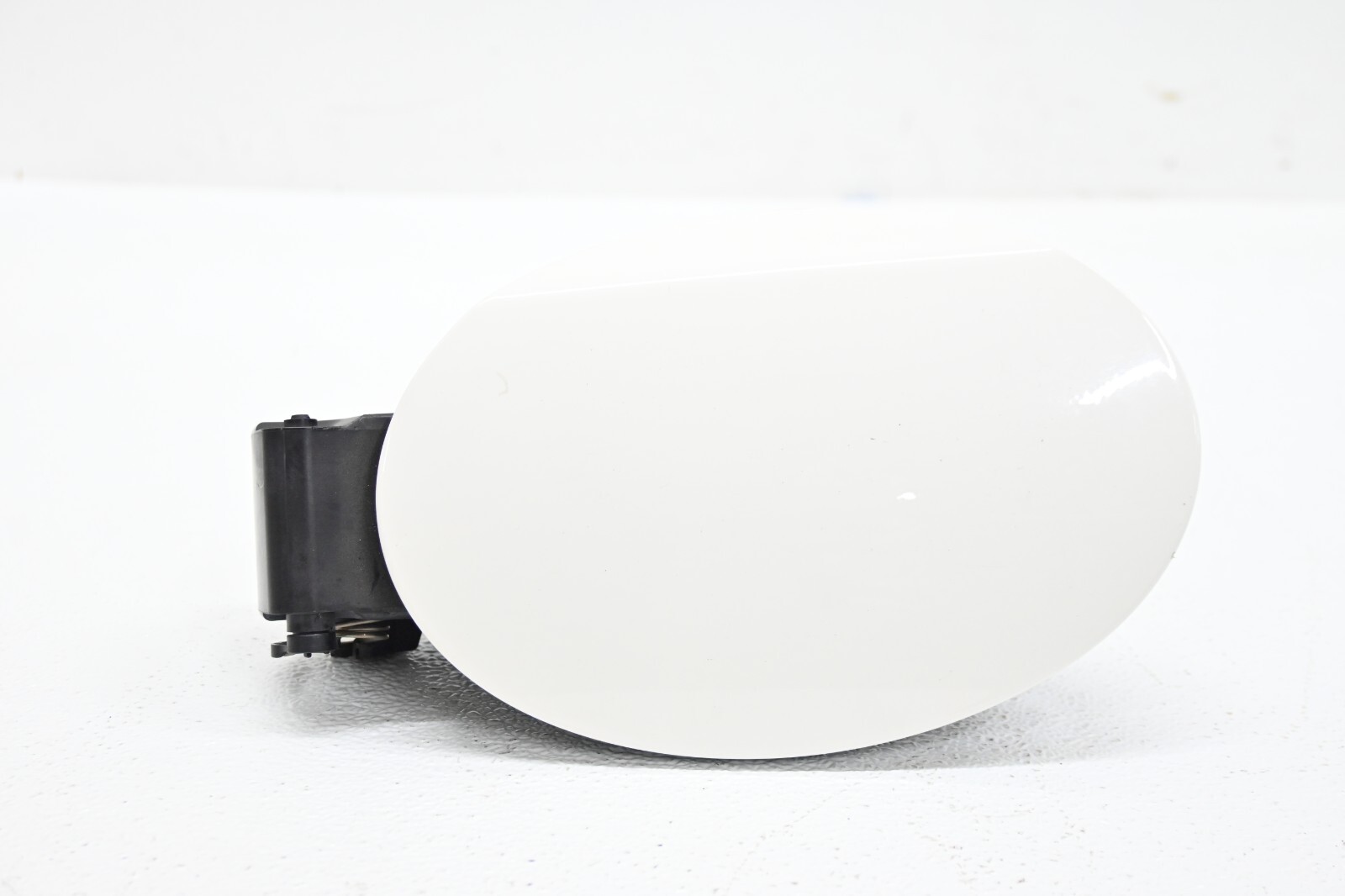 ⭐ 14-22 Maserati Ghibli Rear Gas Fuel Tank Carrier Pot Door Lid White Oem