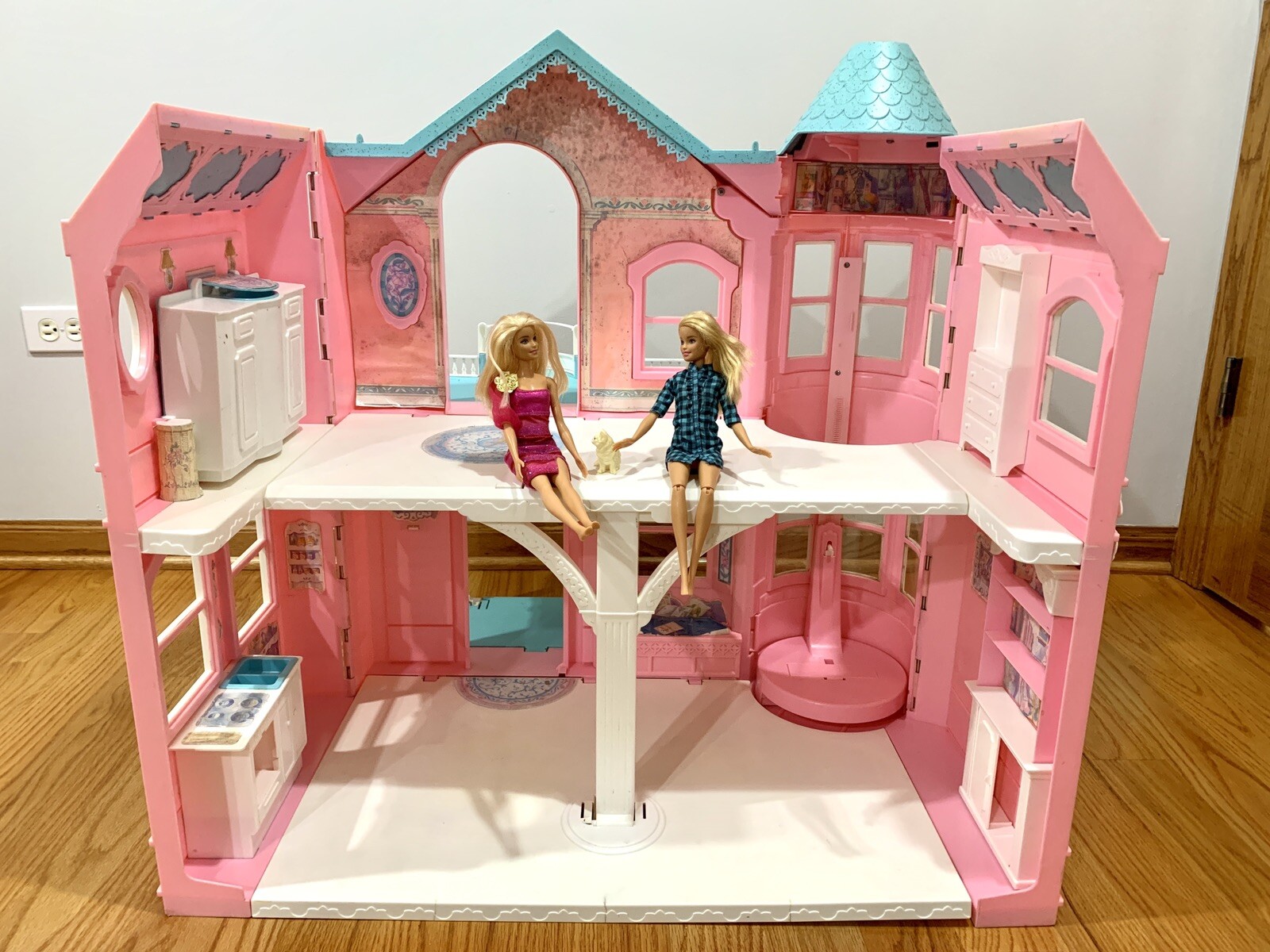 Vintage 1995 Barbie Victorian Dream Mansion with working elevator house