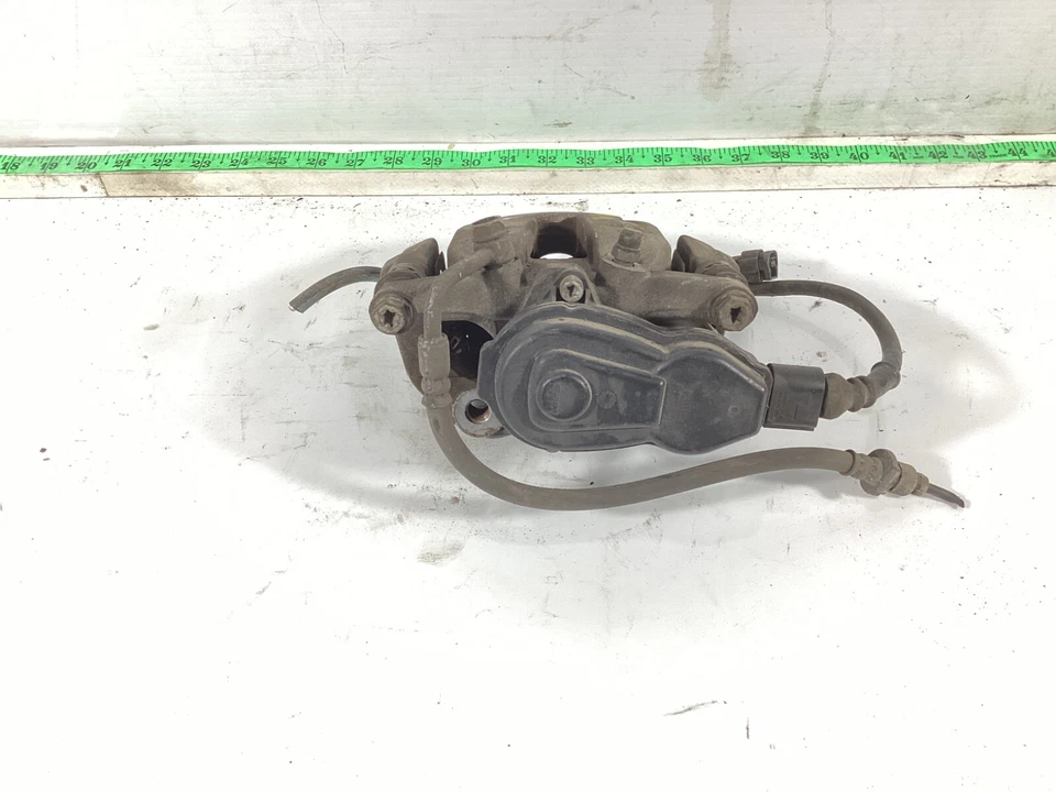 Pinza de freno trasera del lado del conductor Honda Odyssey 2018-2022 tracción delantera OEM. Foto 4 de 4