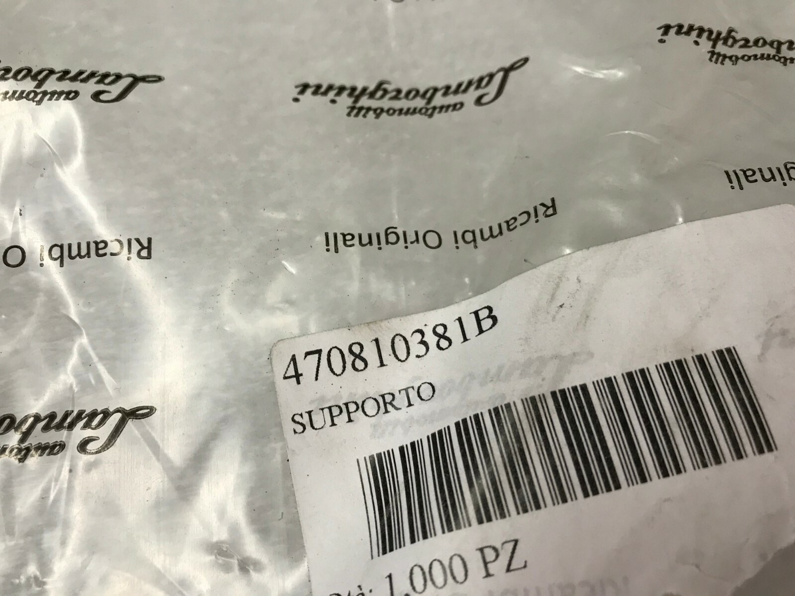 LAMBORGHINI AVENTADOR 700 WINDSHIELD COWL FRONT TRUNK BRACKET NEW OEM 470810381B