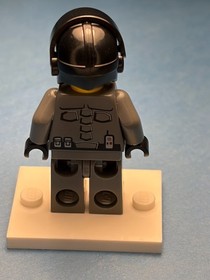 LEGO Space Police 3 #sp094 - Officer 1 - Light Scratches/No Cracks