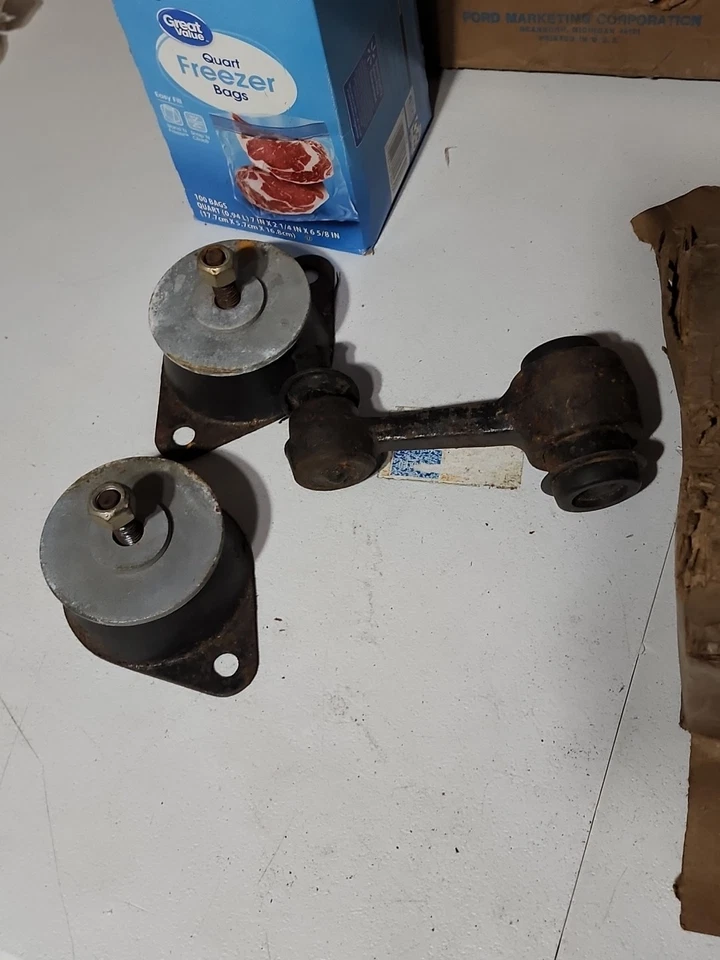 1963 福特 FALCON NOS STEERING IDLER 手臂和衬套 C3DZ-3352-G 原始设备制造商 FOMOCO — 第 2/4 张图片