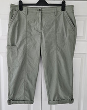 Chicos Capri Pants Size 3 16 Cargo Pocket Sage Green 5 Pockets EUC