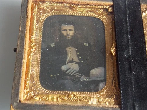 Civil War 1/9 Plate Tintype Union Officer w/calvary slouch hat with Wife