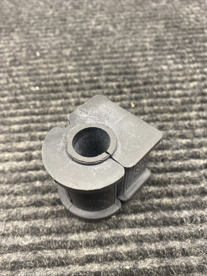 Buje de barra estabilizadora trasera al cuadro para Toyota Highlander 2004-2013 TRW JBU1326 Foto 4 de 4