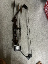 VINTAGE INDIIAN ARCHERY BOW MODEL 23 W 5 ARROWS  41”