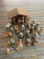 Set 22: 1996/1998 GOEBEL STUDIO HUMMEL BERTA NATIVITY Scene w/ Original Creche