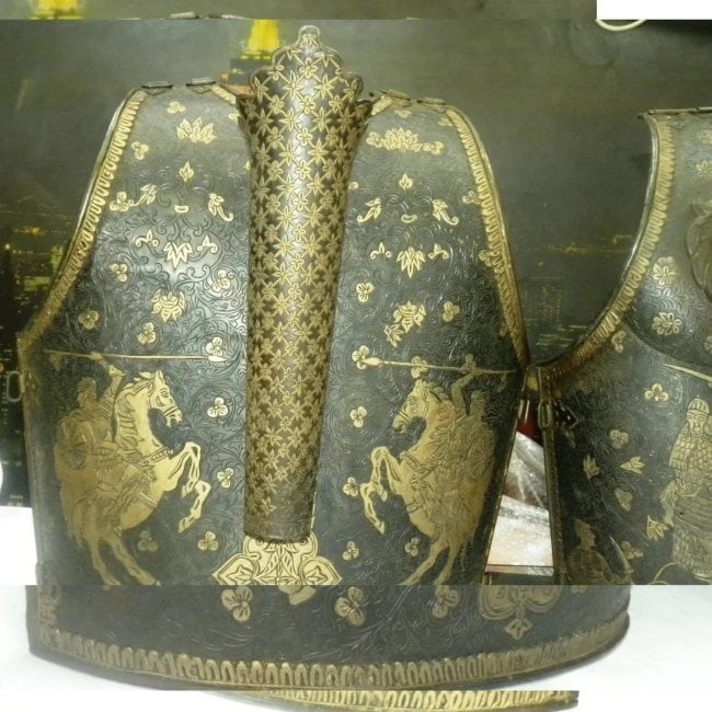 CHEST PLATE MILITARY QUIVER WARRIOR FIG ON HORSE 2 BRASS LIONS FIGS