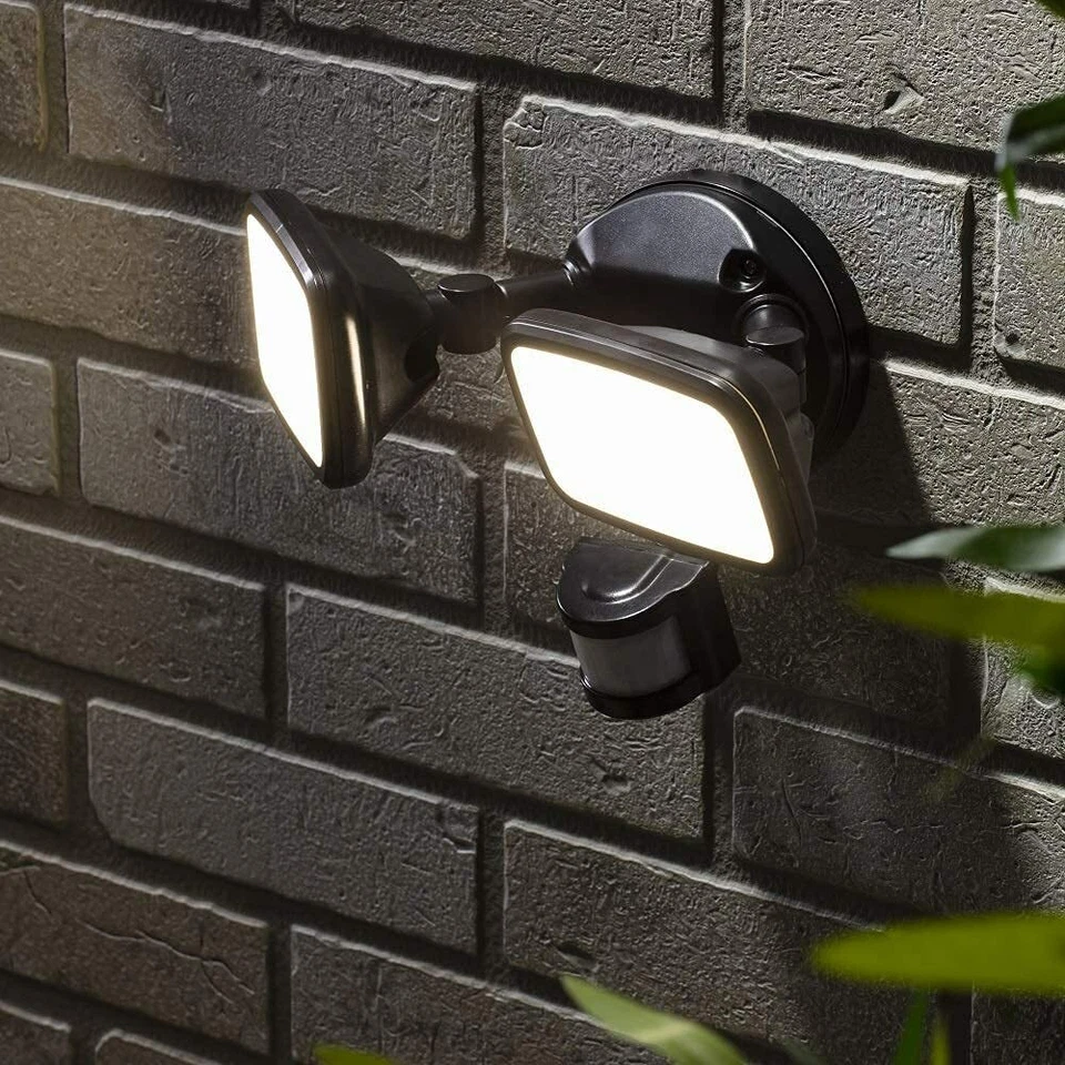 LED Pir Sensor Floodlight 30W Twin Motion Detector Garden Outdoor Security Light - Image 3 of 4