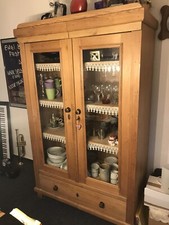 Antiker Vitrinenschrank/Bauernschrank alt