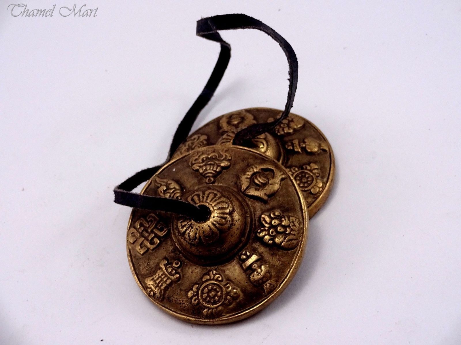 2.6" High-Quality Hand Tuned To Om Key Black Plain Tingsha