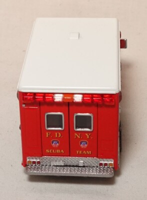 FORD THUNDERBIRD 1/43 DINKY TOYS ATLAS (BLEU