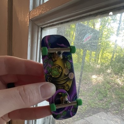 Blistered. Fingerboard complete