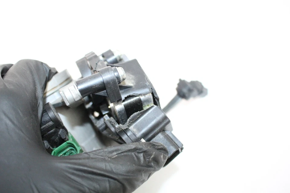 Carrocerías de acelerador 16 Suzuki GSXS1000 GSXS1000F Foto 3 de 4