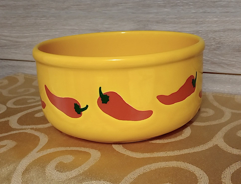 Tazón para servir salsa Waechterbach - patrón de pimientos rojos de gres cerámico de 7” x 4” Foto 4 de 4