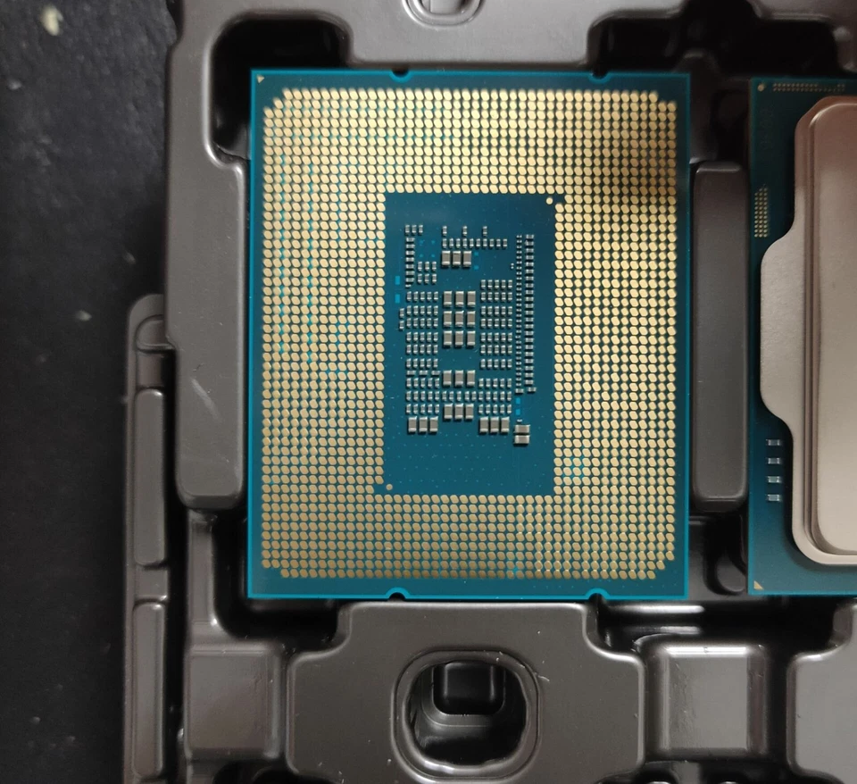 Intel Core i7-12700 ES QXQ4 12C 8P+4E 20T TB 4.0GHz LGA1700 12 cores 20 threads - Image 3 of 4