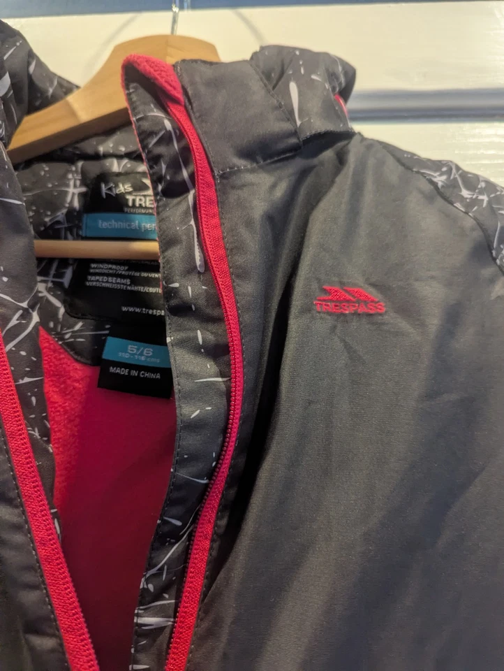 Trespass TP50 Impermeable Invierno Esquí/Snowboard Chaqueta - 5-6 Negro y Rosa  Foto 2 de 4