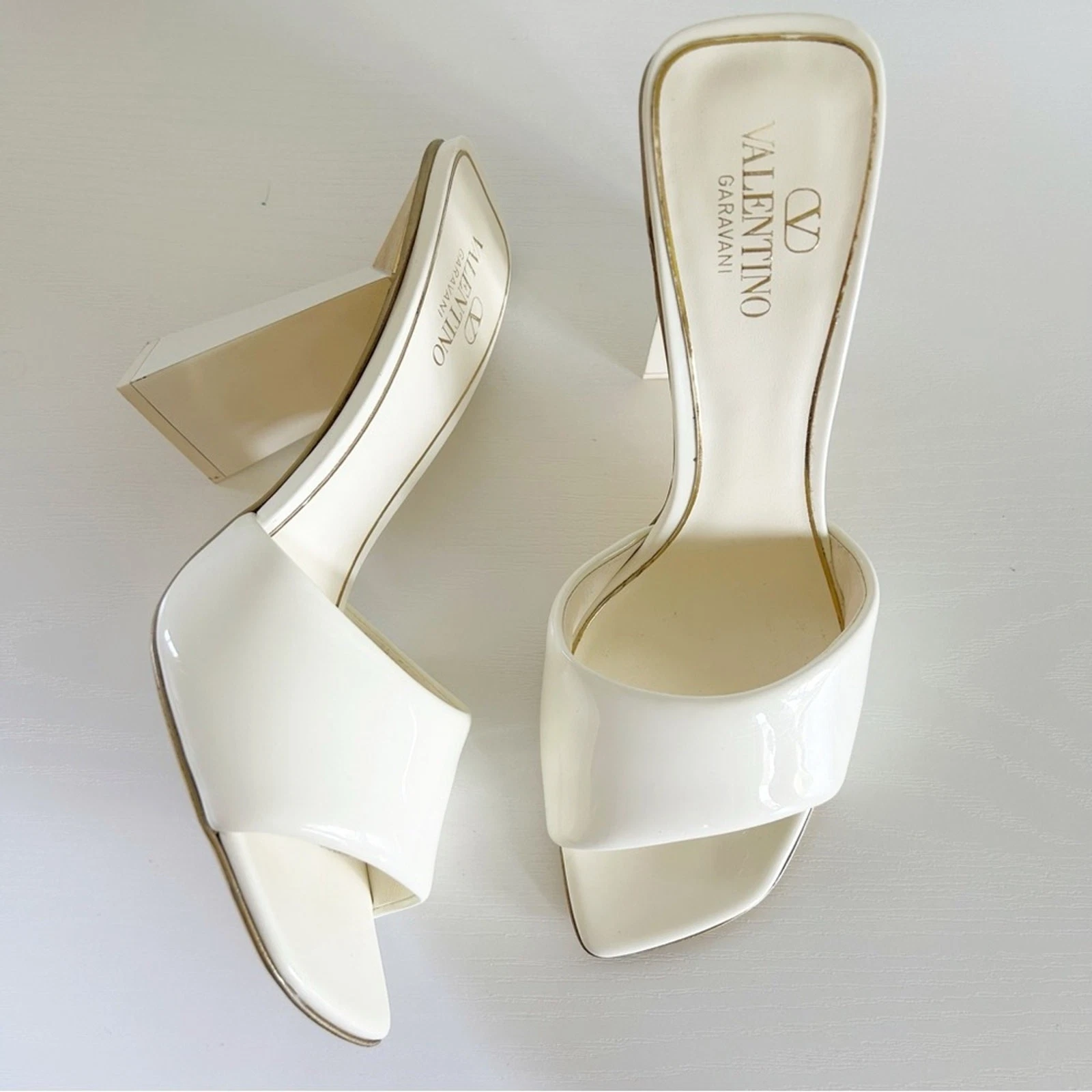 Tacchi Valentino Garavani One Stud Hyper in vernice bianca taglia EU 39