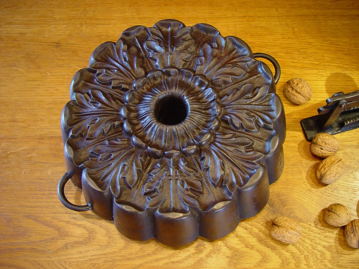 cast iron cake pan  OAK LEAF